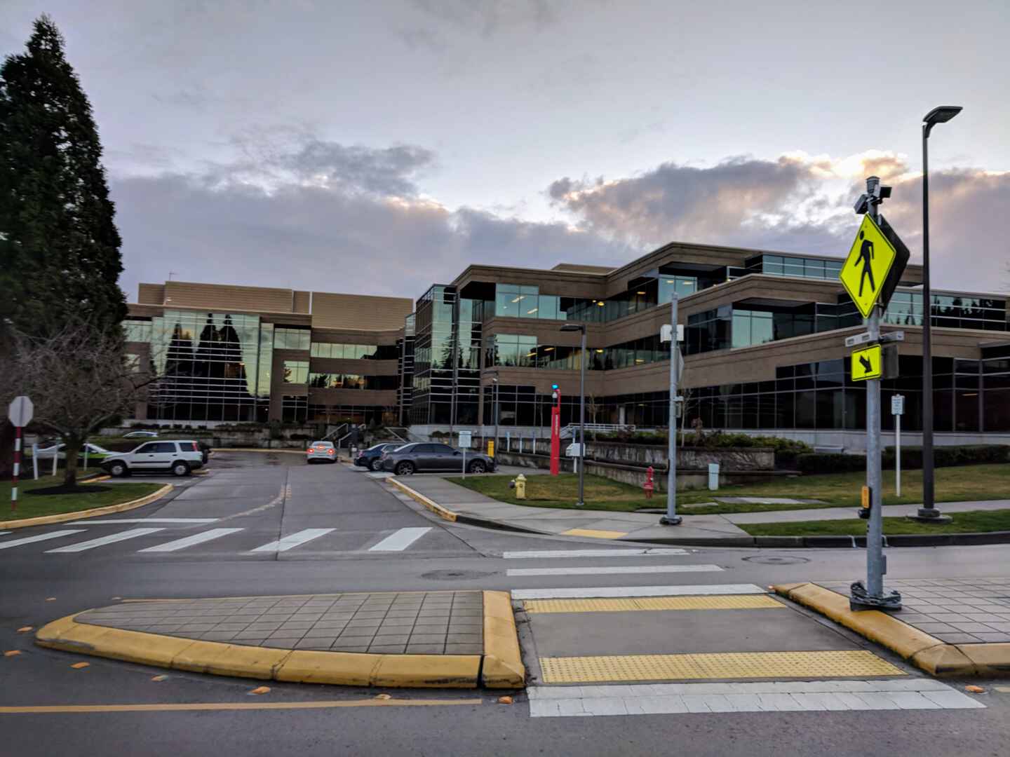 Eines von über 80 Gebäuden auf dem Redmond Campus